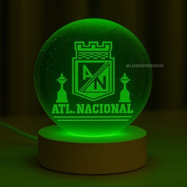 Lámpara Esfera de Cristal 3D Atlético Nacional – Base de Madera Grande