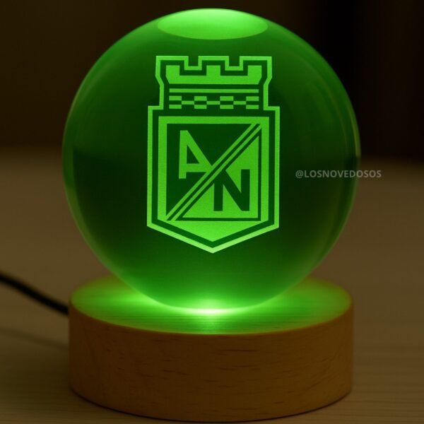 Lámpara Esfera de Cristal 3D Atlético Nacional – Base de Madera Grande